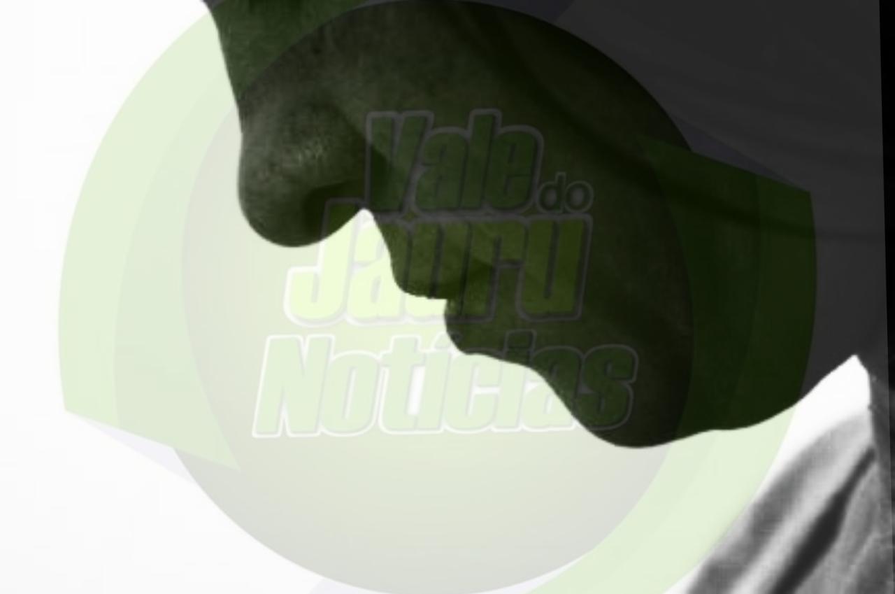 Ensaguentada na rua, mulher é socorrida após levar garrafada do marido em Várzea Grande