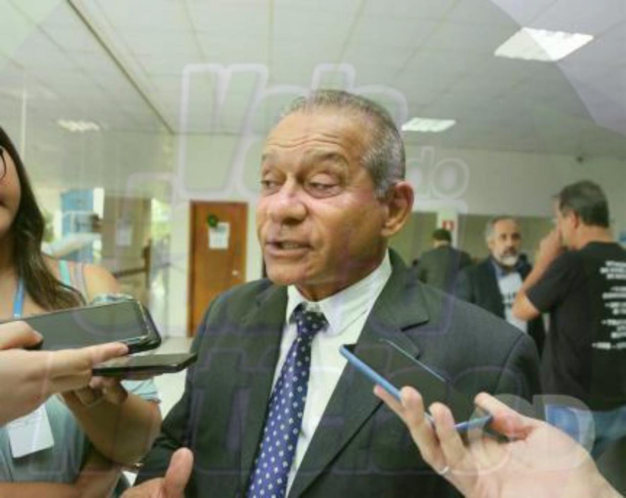 Ex-deputado é levado ao hospital após ser picado por cobra