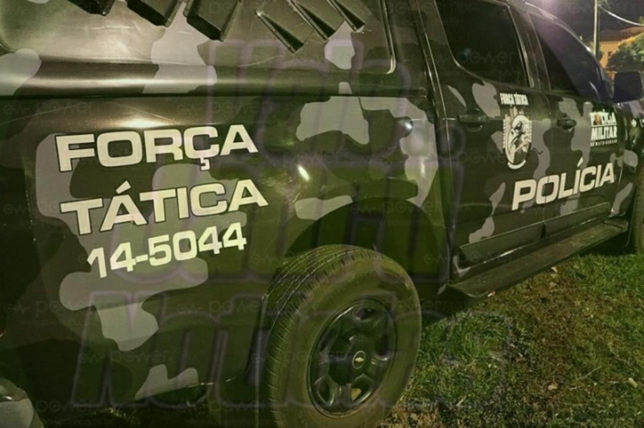 FORÇA TÁTICA PRENDE MULHER SUSPEITA DE VENDER DROGAS E AMEAÇAR USUÁRIO EM CÁCERES