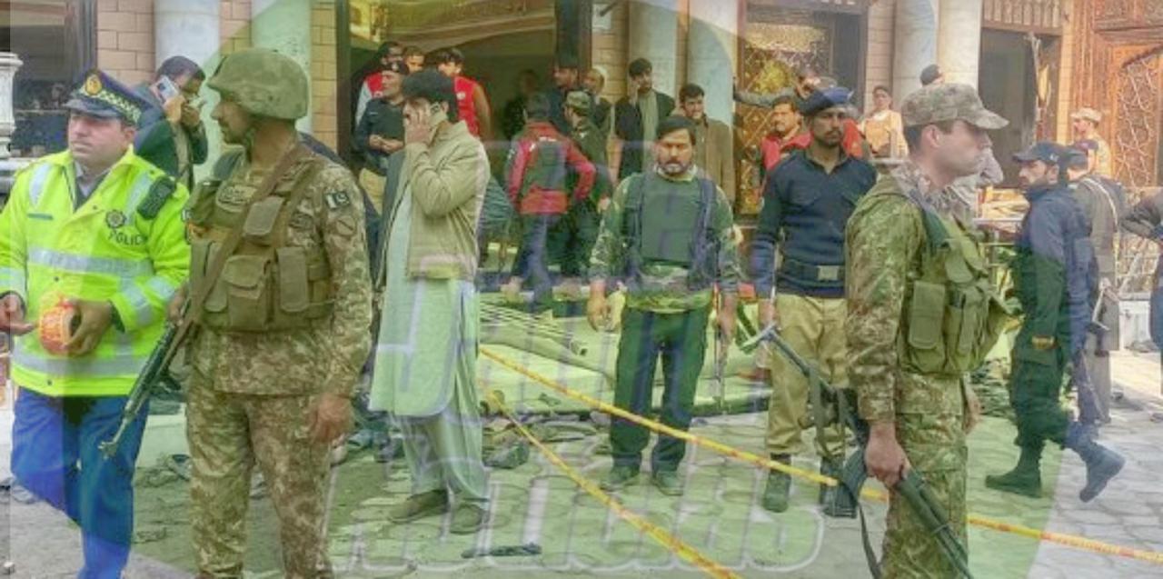 Homem-bomba explode mesquita em quartel da polícia e deixa 34 mortos