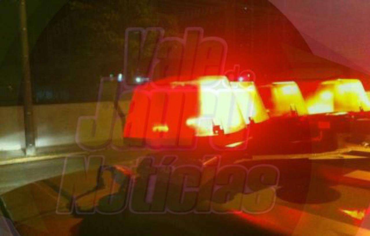 Homem é preso após tentar matar colega a pedradas