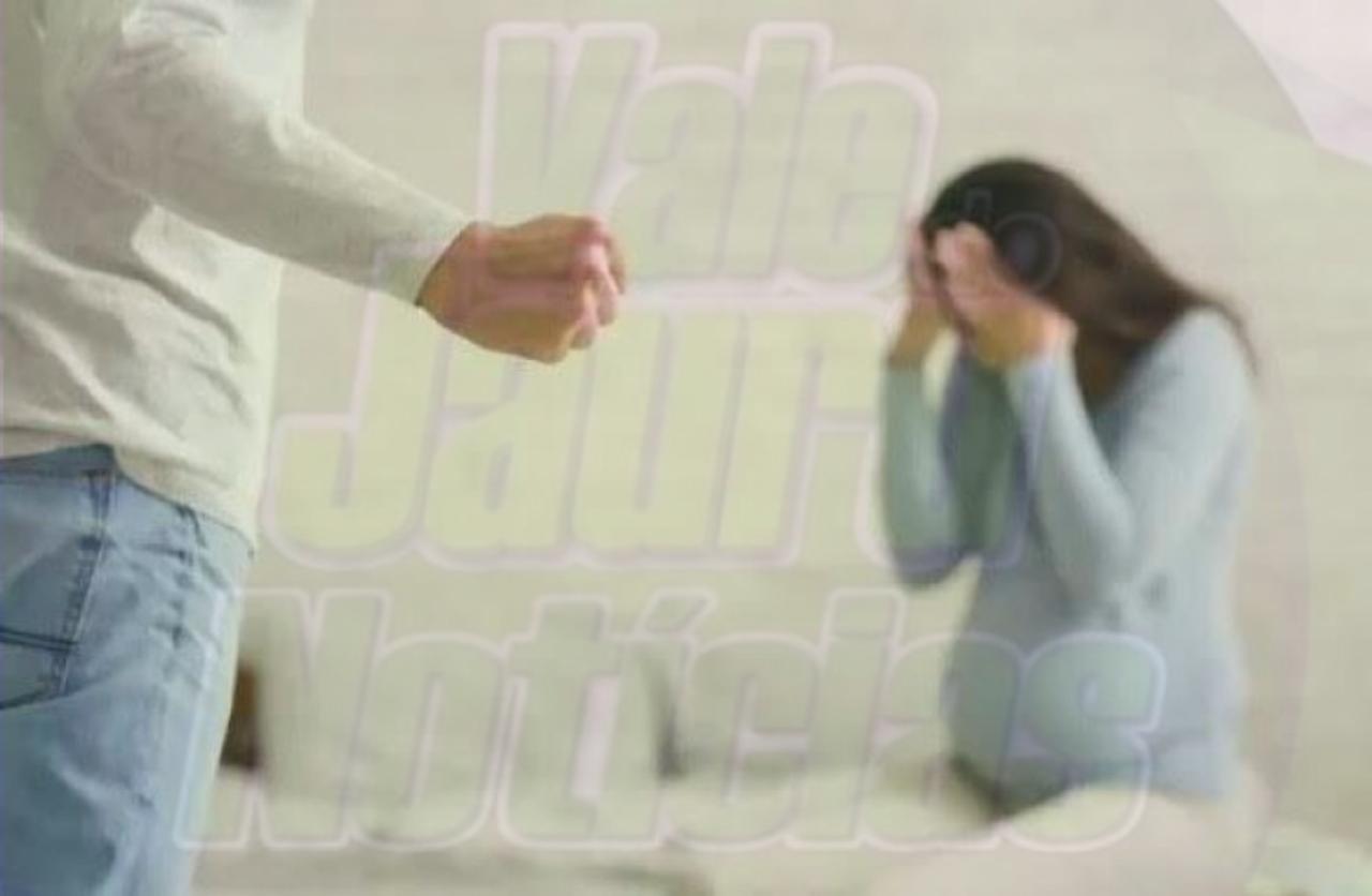 Homem é preso por agredir companheira grávida