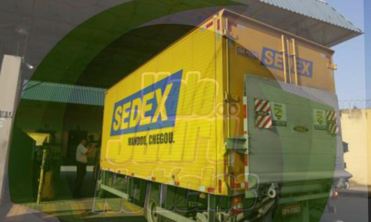 Mulher compra Iphone, mas recebe perfume vazio e brinquedo