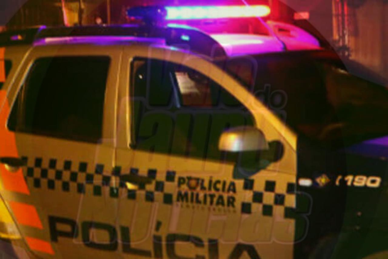 Mulher é baleada na porta de casa após ser chamada por criminosos em Cáceres