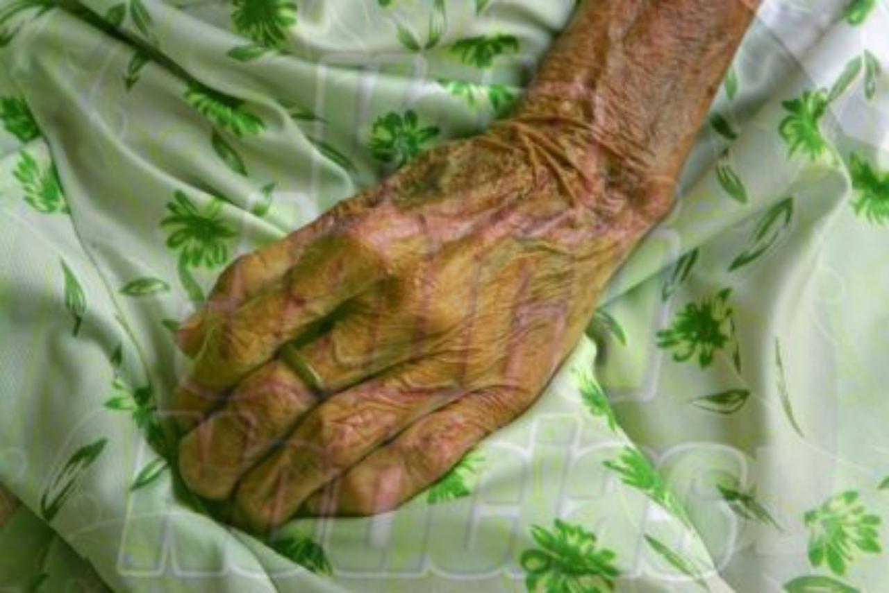 Neto encontra avó morta após deixar idosa trancada por dois dias