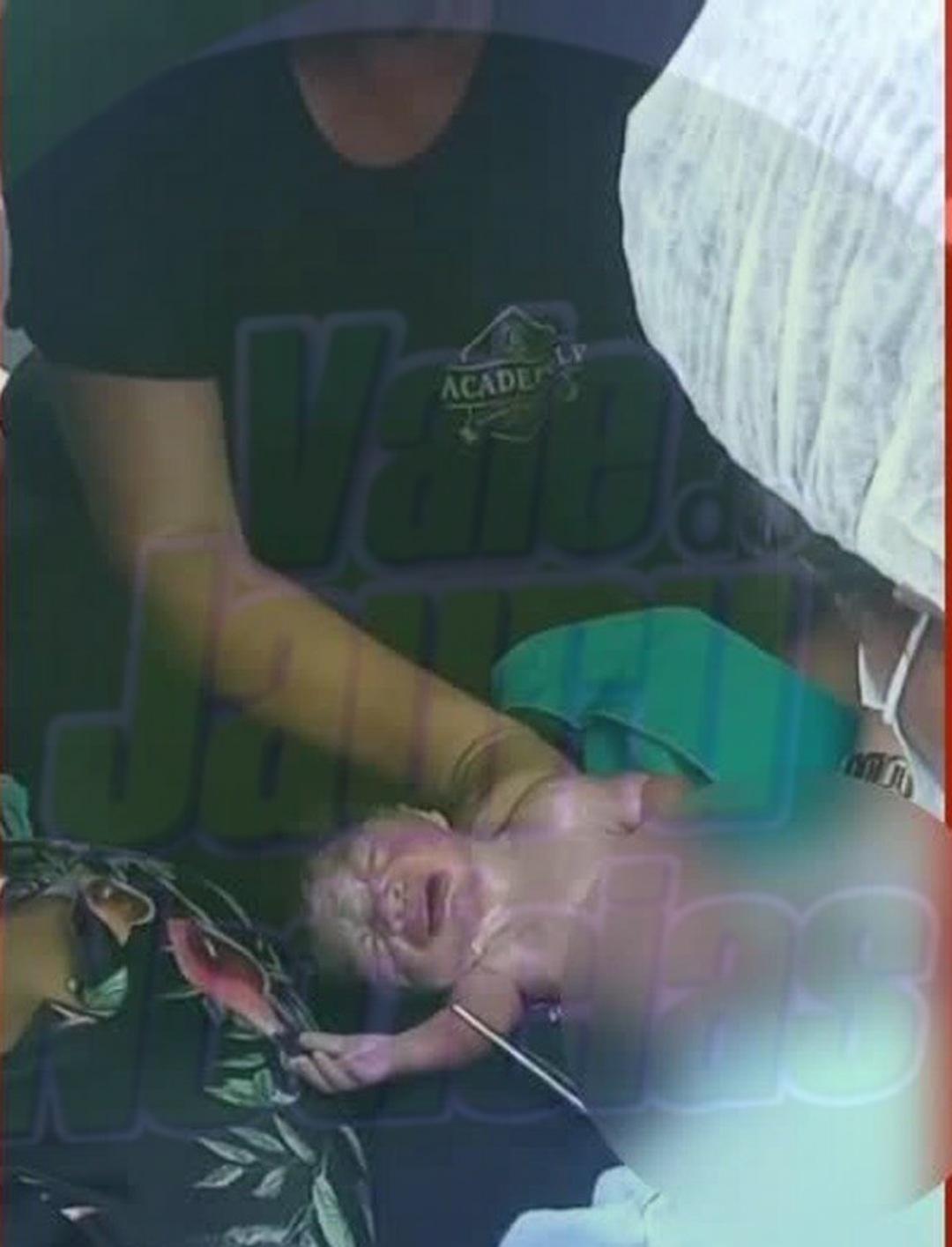 Policiais penais ajudam mulher em trabalho de parto dentro de carro de aplicativo em Cuiabá