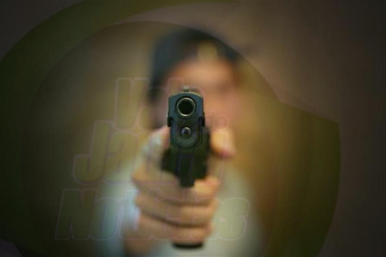 ROSÁRIO OESTE: Homem leva 4 tiros na porta de casa