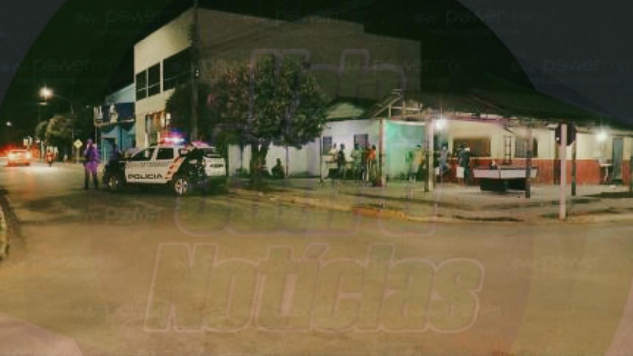 Suspeito chama vítima em bar, tira uma foto e atira contra a cabeça dela