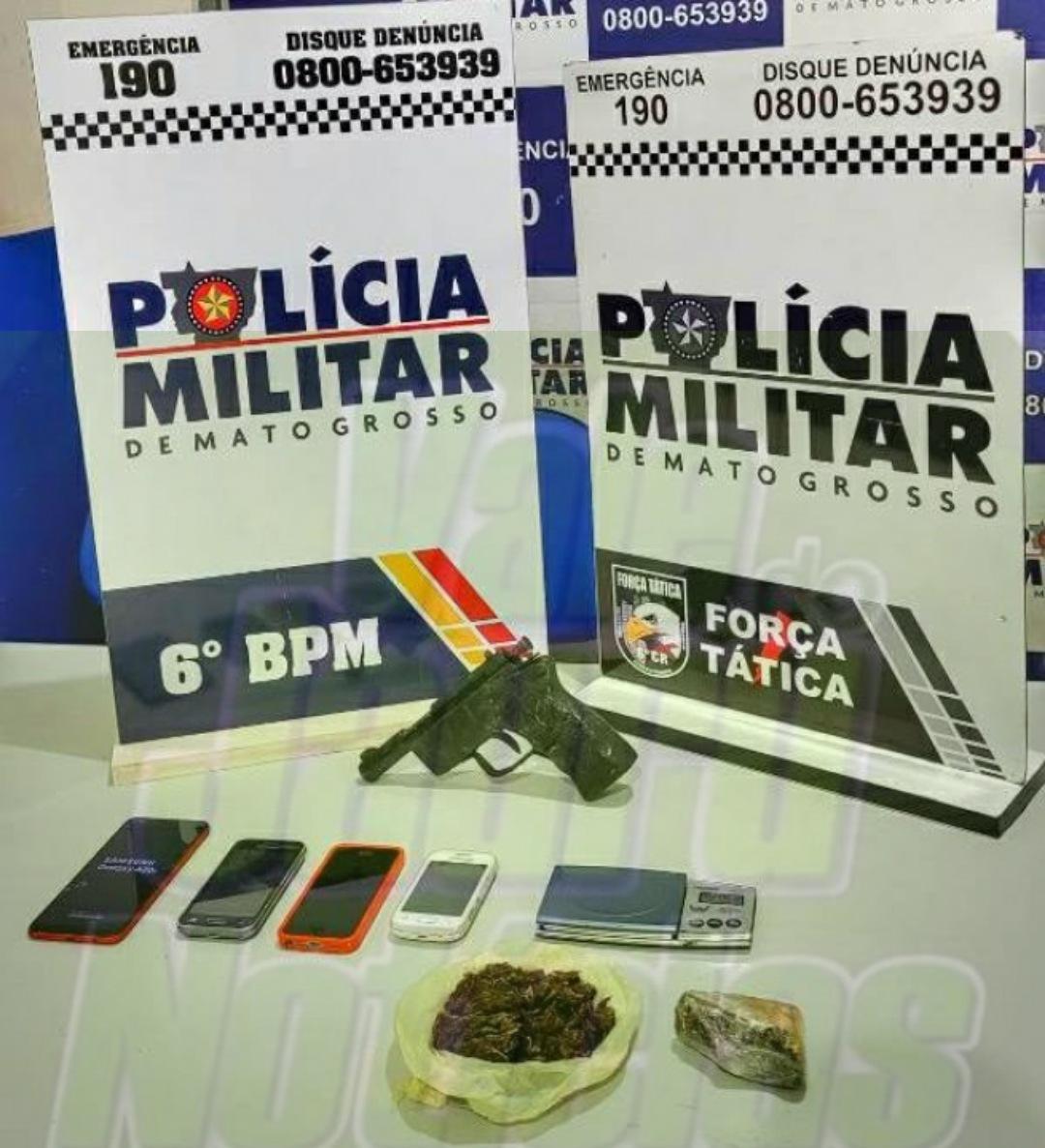 SUSPEITO É PRESO PELA PM ACUSADO DE ESCONDER DROGAS E ARMA ARTESANAL EM QUINTAL DE RESIDÊNCIA NO BAIRRO VILA IRENE EM CÁCERES