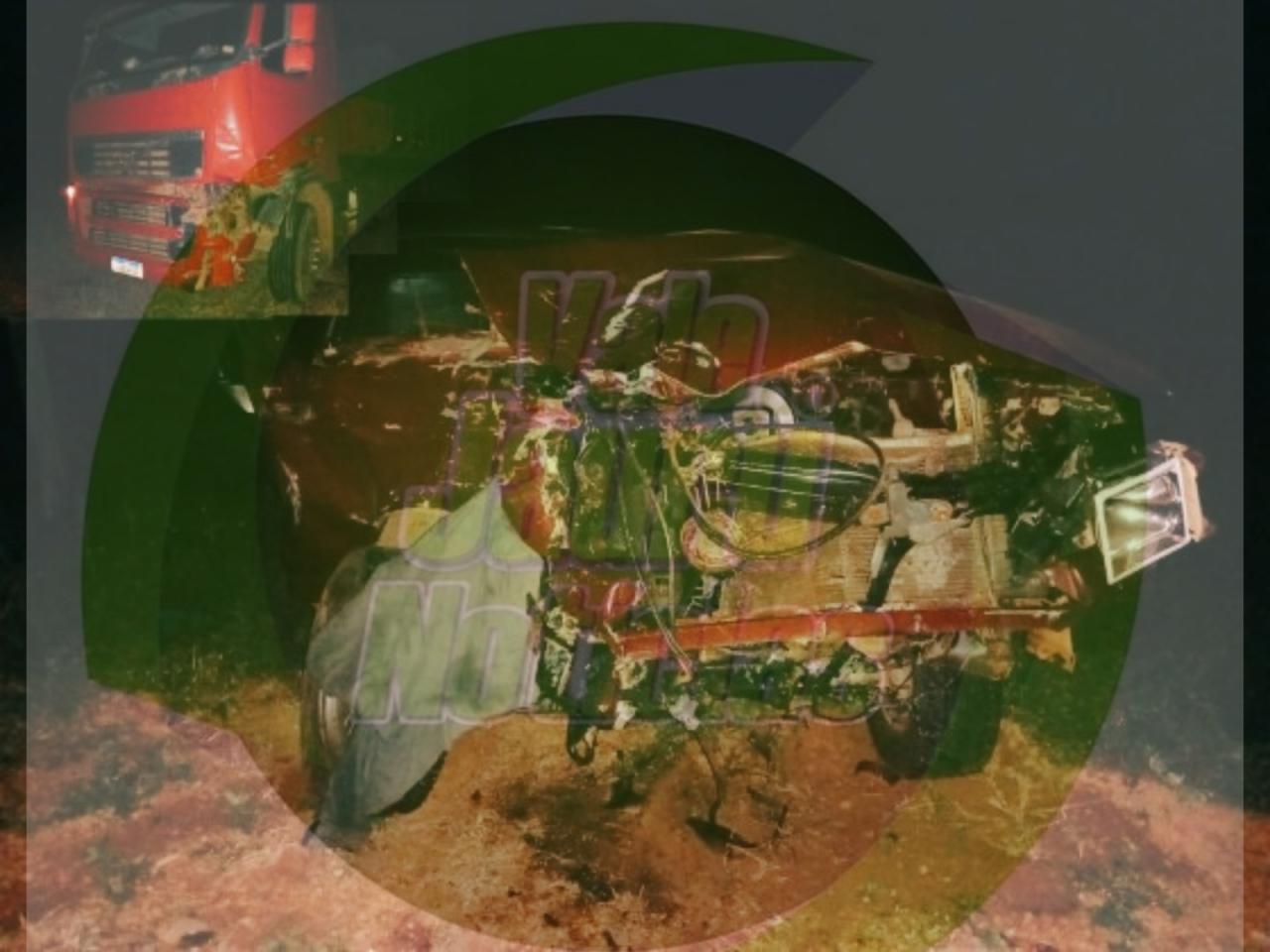 Acidente entre caminhonete e carreta deixa mulher inconsciente em rodovia de Colider