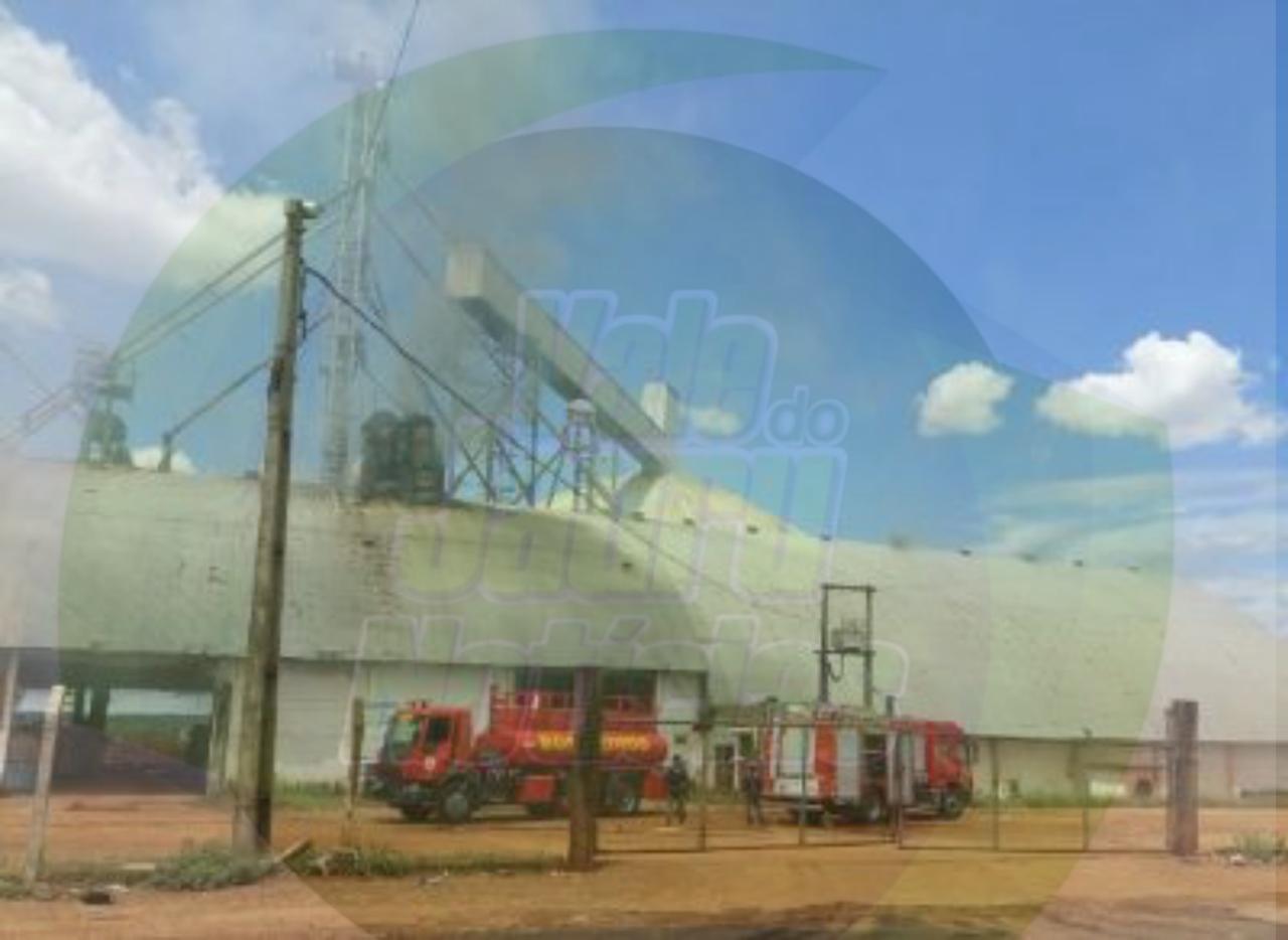 Armazém de grãos pega fogo em Sorriso