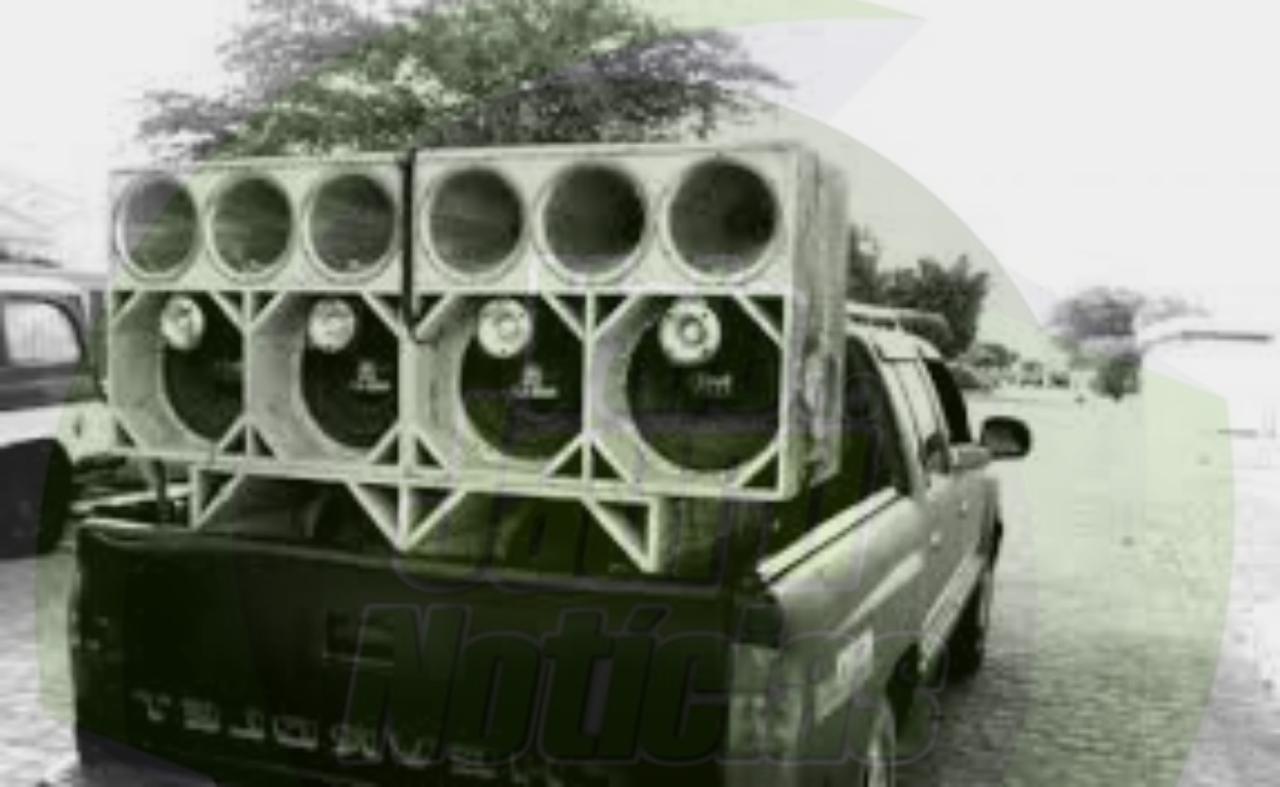 Briga por som alto termina com homem morto; vítima levou 7 facadas