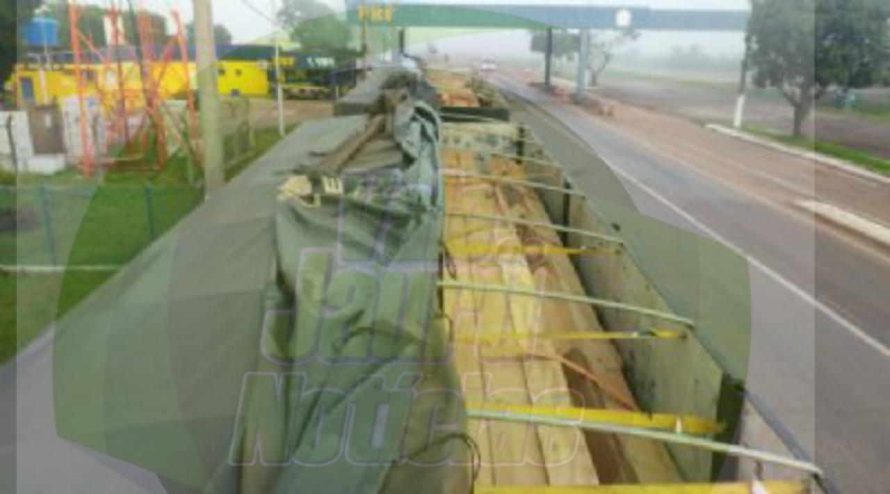 Carregamento ilegal de madeira é apreendido pela PRF