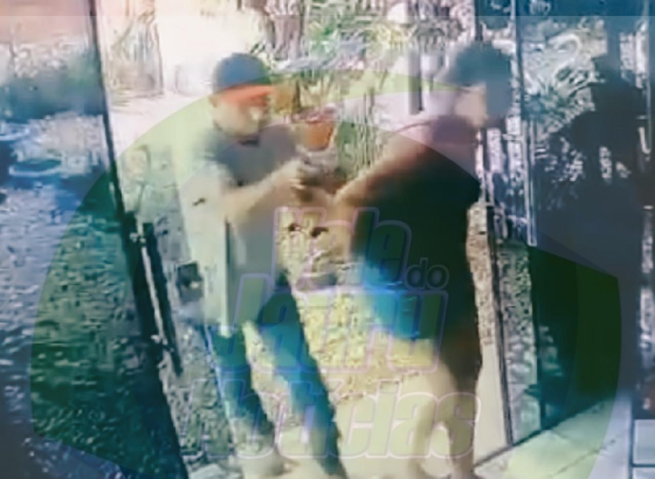 Criminosos rendem casal de idosos e matam cachorro durante roubo