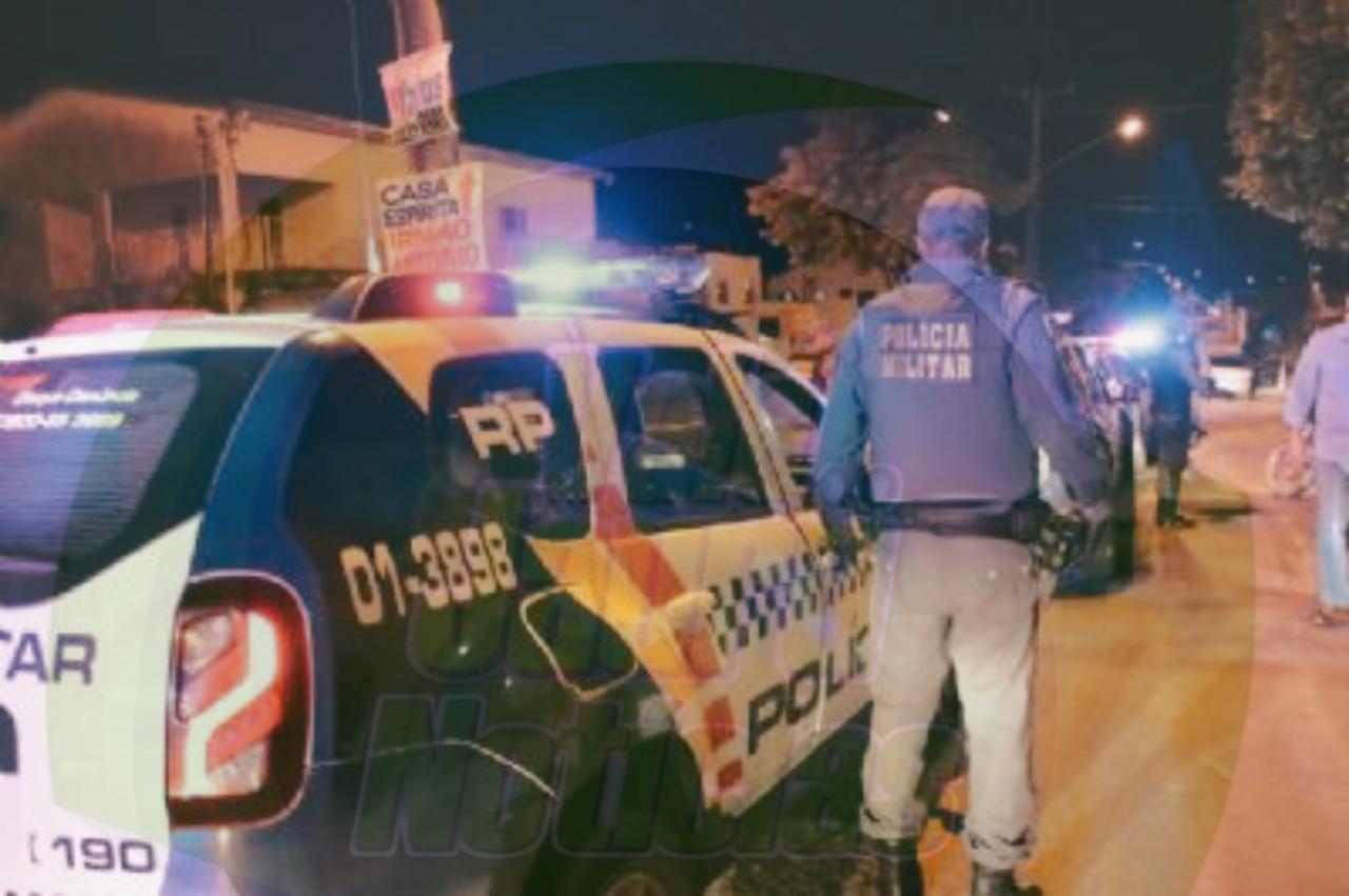 Em Rondonópolis criminosos invadem casa, fazem família refém e roubam quatro carros