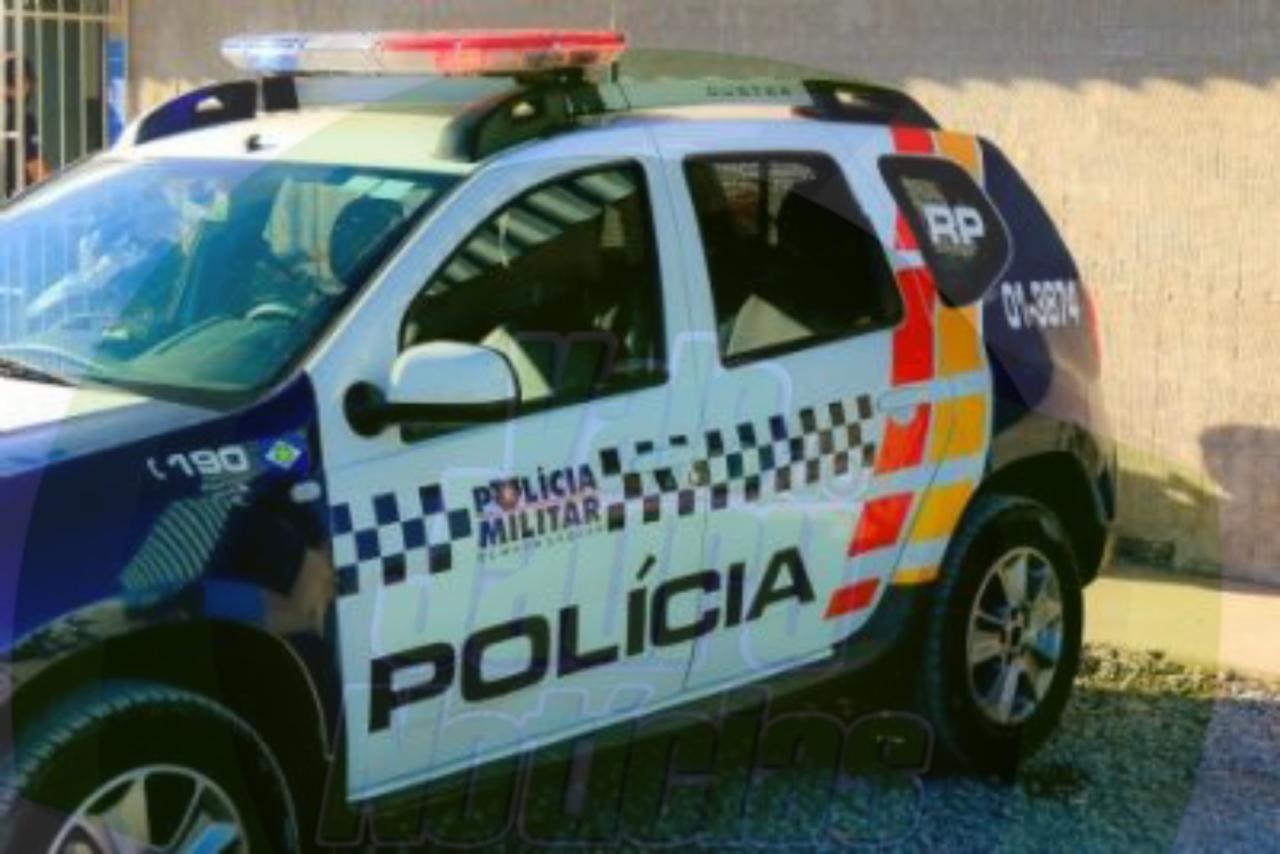 Homem agride ex-esposa com capacetadas após ela buscar filha na casa dele