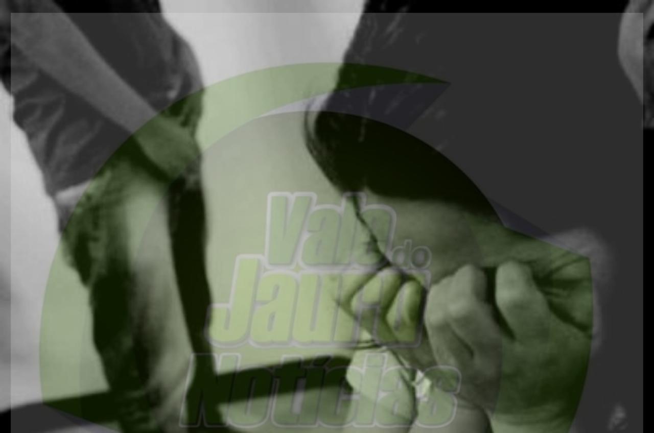 Homem chantageia e estupra adolescente filha de ‘amigos’