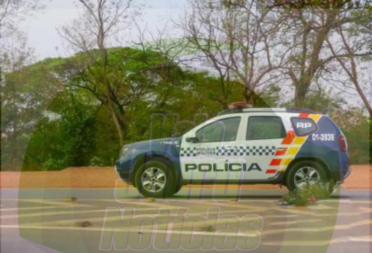 Homem tenta agredir PMs e termina preso em Jaciara