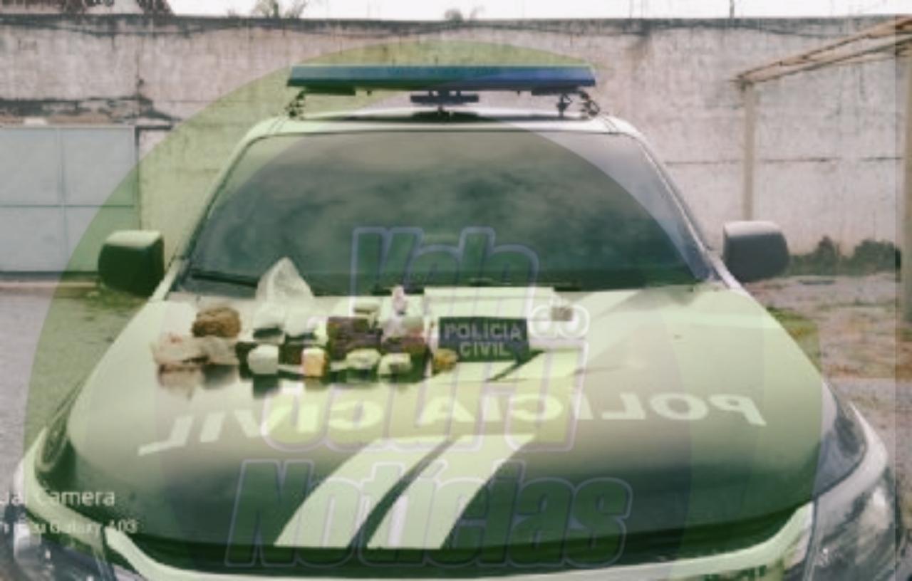 Jovem é presa em flagrante com mais de 10 tabletes de maconha
