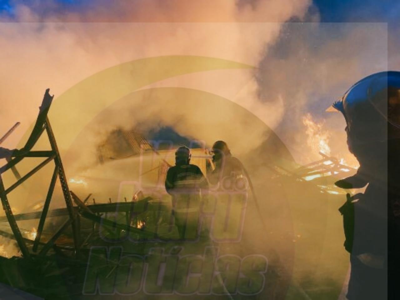 Ladrão invade fábrica de estofados e ateia fogo em barracão no Parque Ohara