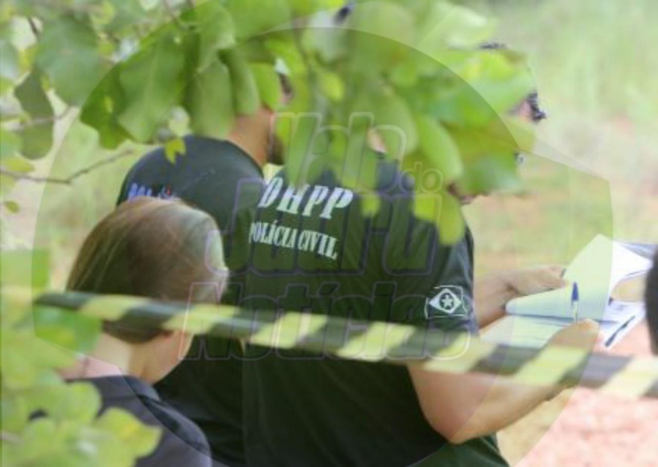 Moradores sentem odor e encontram corpo às margens de rodovia no interior