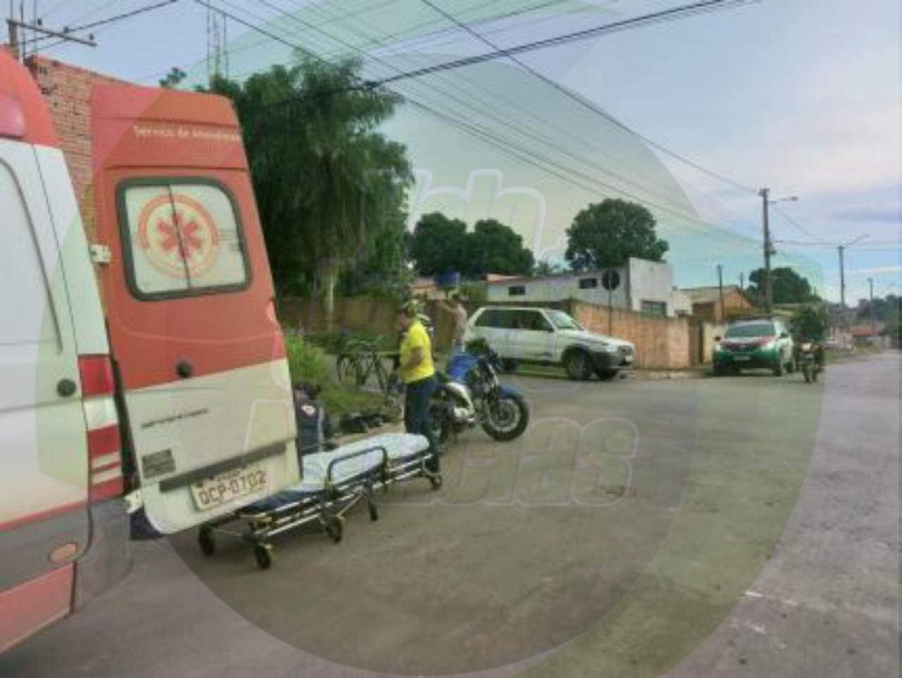 Motociclista fica ferido após invadir preferencial e bater em veículo de passeio em VG