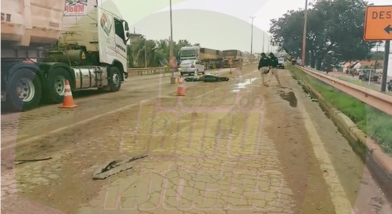 Motociclista morre ao tentar desviar de carros e perder o controle da direção em MT
