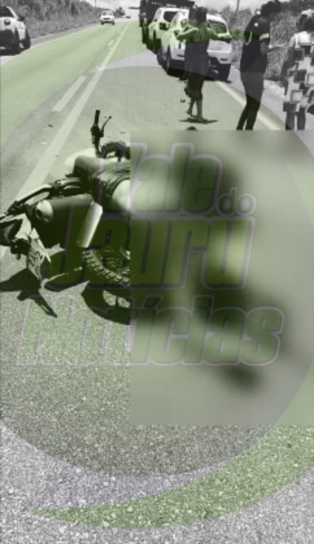 Motociclista morre estirado sobre veículo em acidente no interior