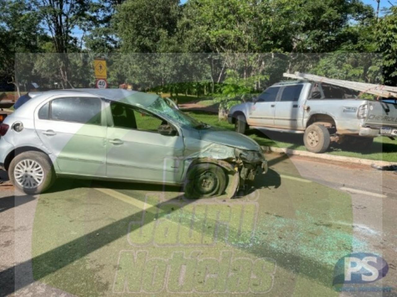 Mulher capota carro com bebê dentro ao se distrair em celular