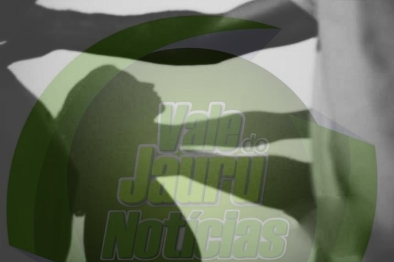 Mulher pula de carro em movimento para fugir do marido em Cuiabá