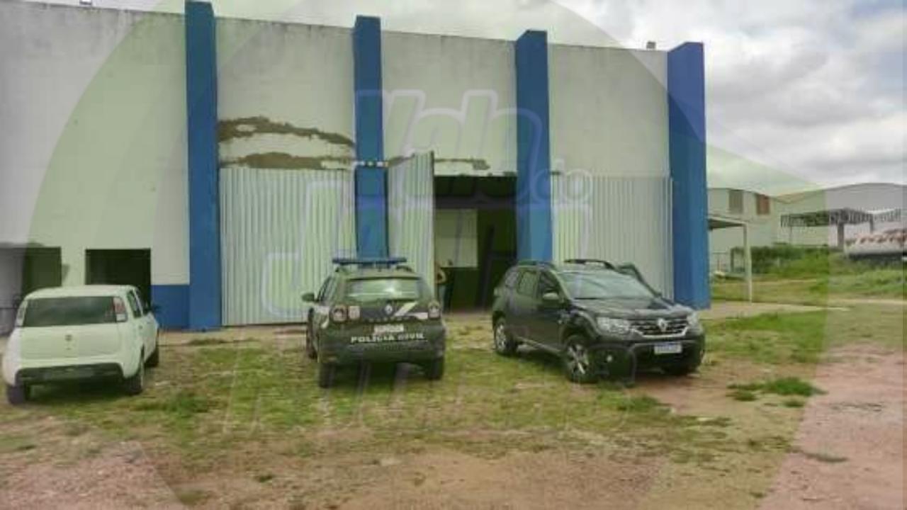 Barracão utilizado por criminosos para desmanche de veículos é desativado em Cuiabá