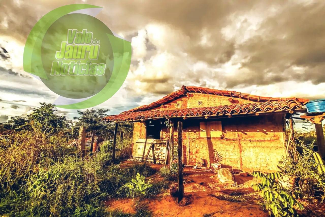 Com inspiração nos avós, servidor constrói casa de pau a pique em MT