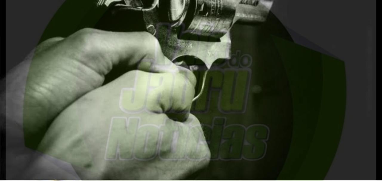 Homem é morto com tiros por suspeito encapuzado na frente de esposa em Nobres MT