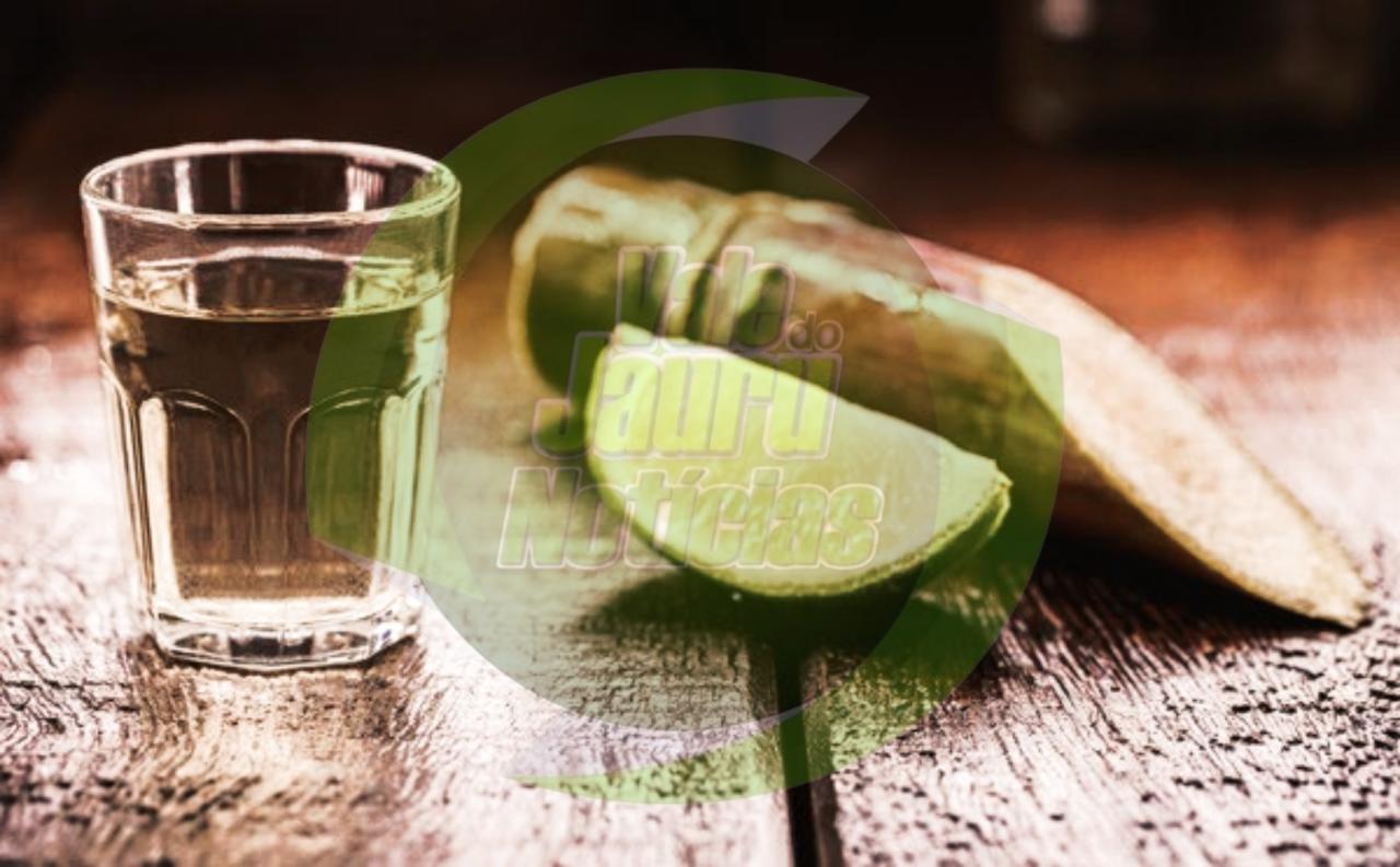 Homem morre ao beber garrafa de cachaça durante aposta em bar de MT