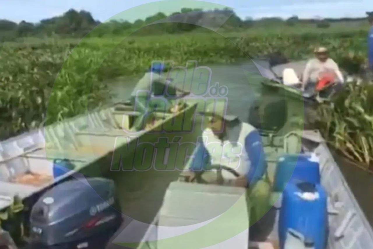Pescadores limpam rio para facilitar travessia de barcos no Pantanal em MT