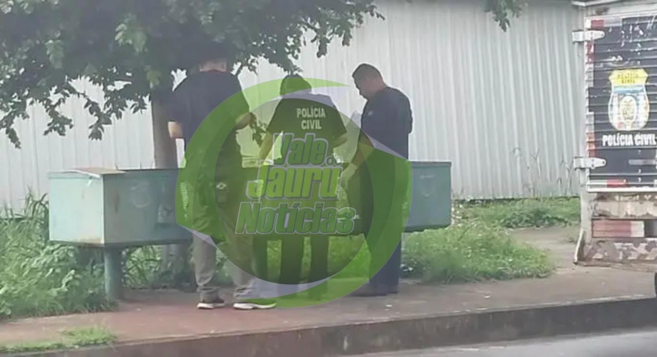 Bebê recém-nascido é encontrado dentro da lixeira em estado de decomposição