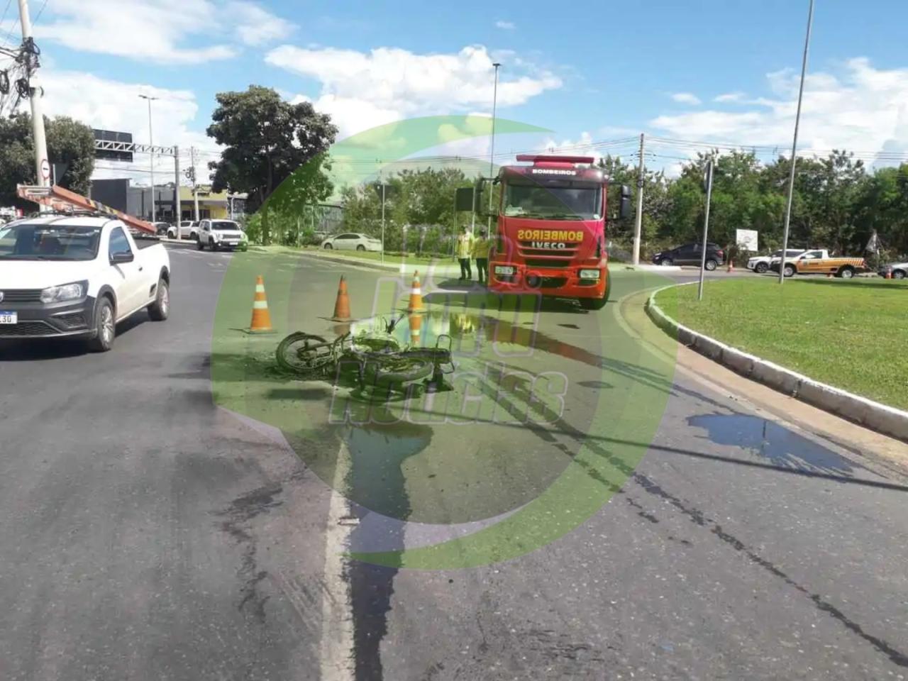 Motocicleta pega fogo em acidente na Miguel Sutil Cuiabá MT