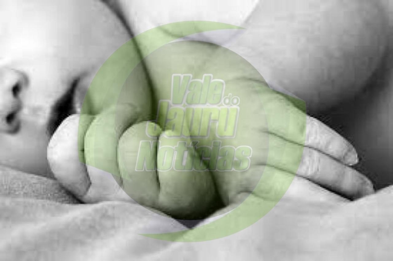 Mulher abandona filha de nove meses em noitada e acaba presa pela PM