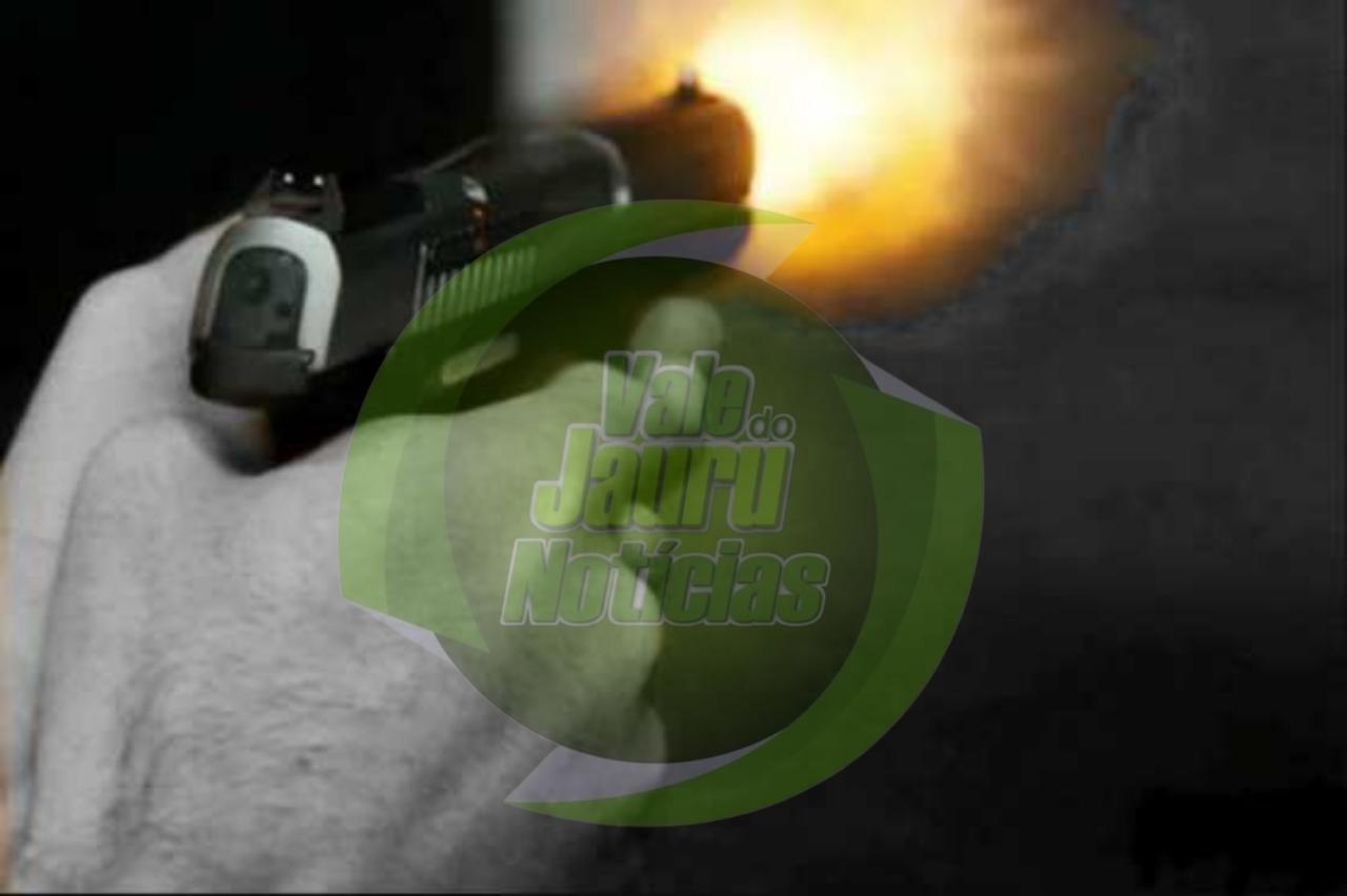 Suspeito acompanhado de mulher e criança em motocicleta executa jovem no interior de MT