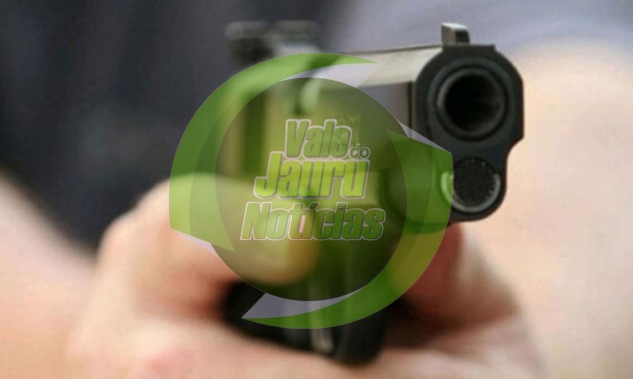 Com a arma do pai adolescente de 14 anos mata oito crianças em escola na Sérvia