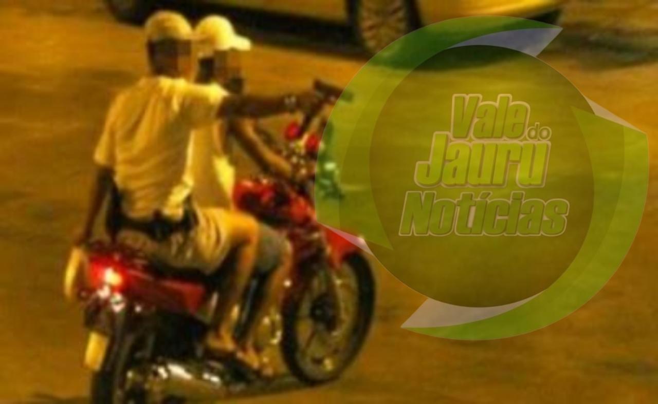 Dois caras em uma moto executam homem a tiros perto de bar de MT