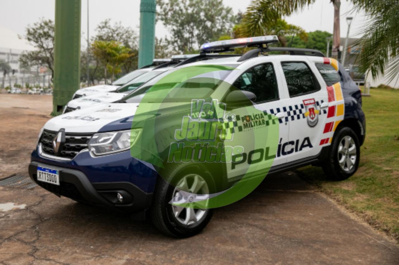 Homem é preso após esfaquear ex-namorada a caminho de supermercado