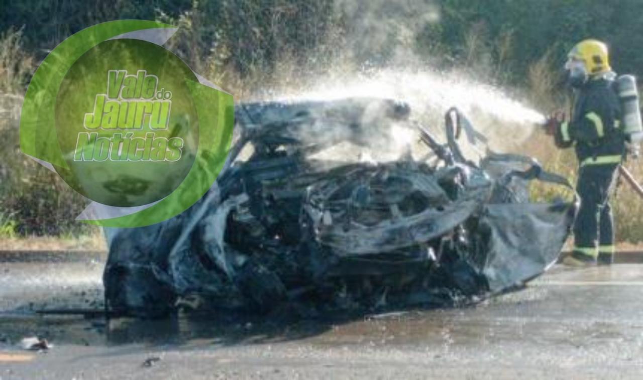 Homem morreu carbonizado após batida entre uma carreta e um carro de passeio na BR-163