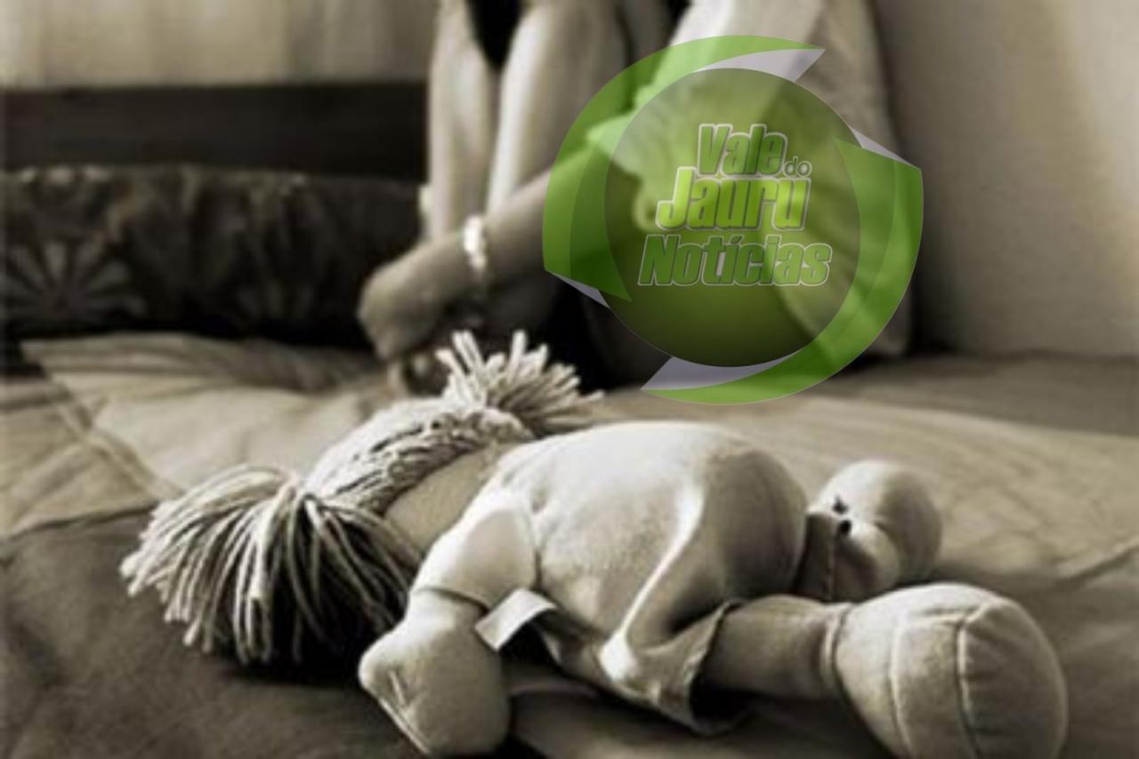 Idoso de 65 anos é preso após abusar de menina; câmeras flagraram a ação criminosa