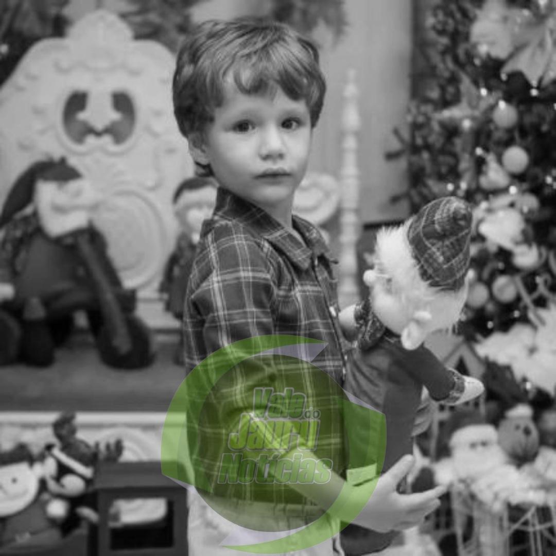 Menino Autista de 3 anos morre após ser encontrado dentro do carro. Estava brincando dentro do veiculo