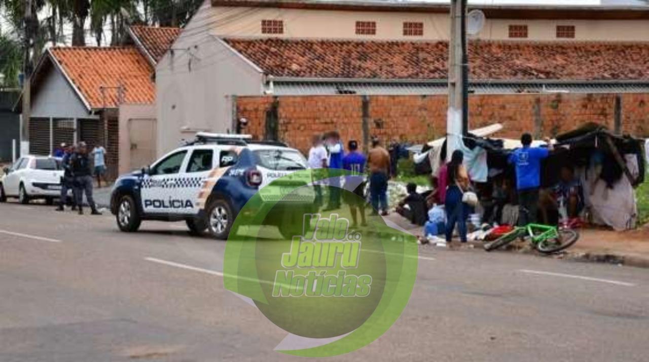 Mulher em situação de rua tem crise de tosse, passa mal e morre na calçada em MT