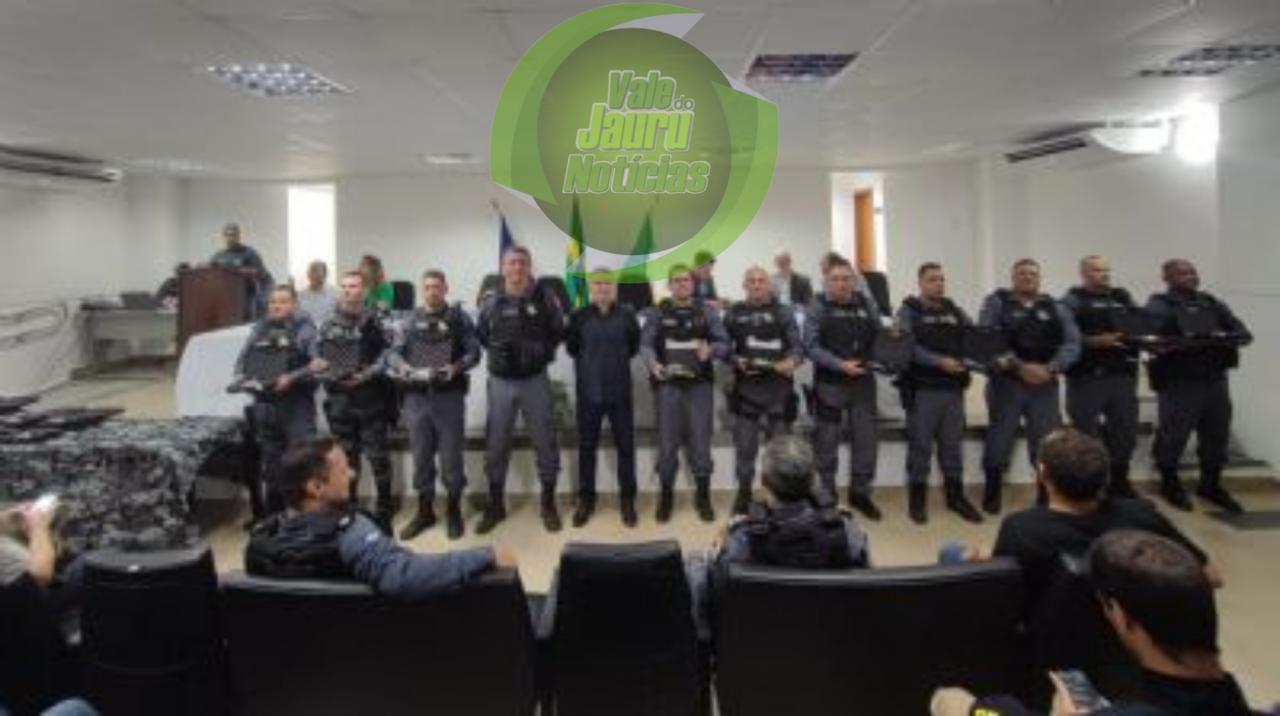 A Secretaria de Segurança Pública faz entrega de armas para todos os policiais das oito unidades e da Força Tática do 11º Comando