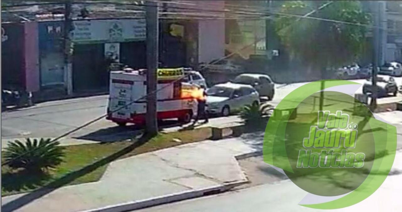 Câmera mostra imagens de homem ateando fogo em kombi de churros em Cuiabá