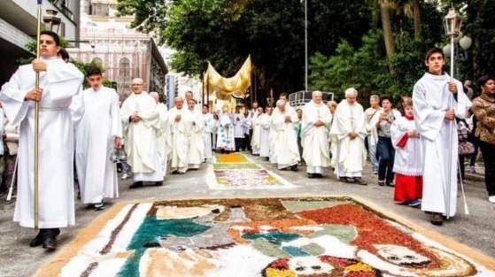 Feriado Católico: Qual é a origem do feriado de Corpus Christi?
