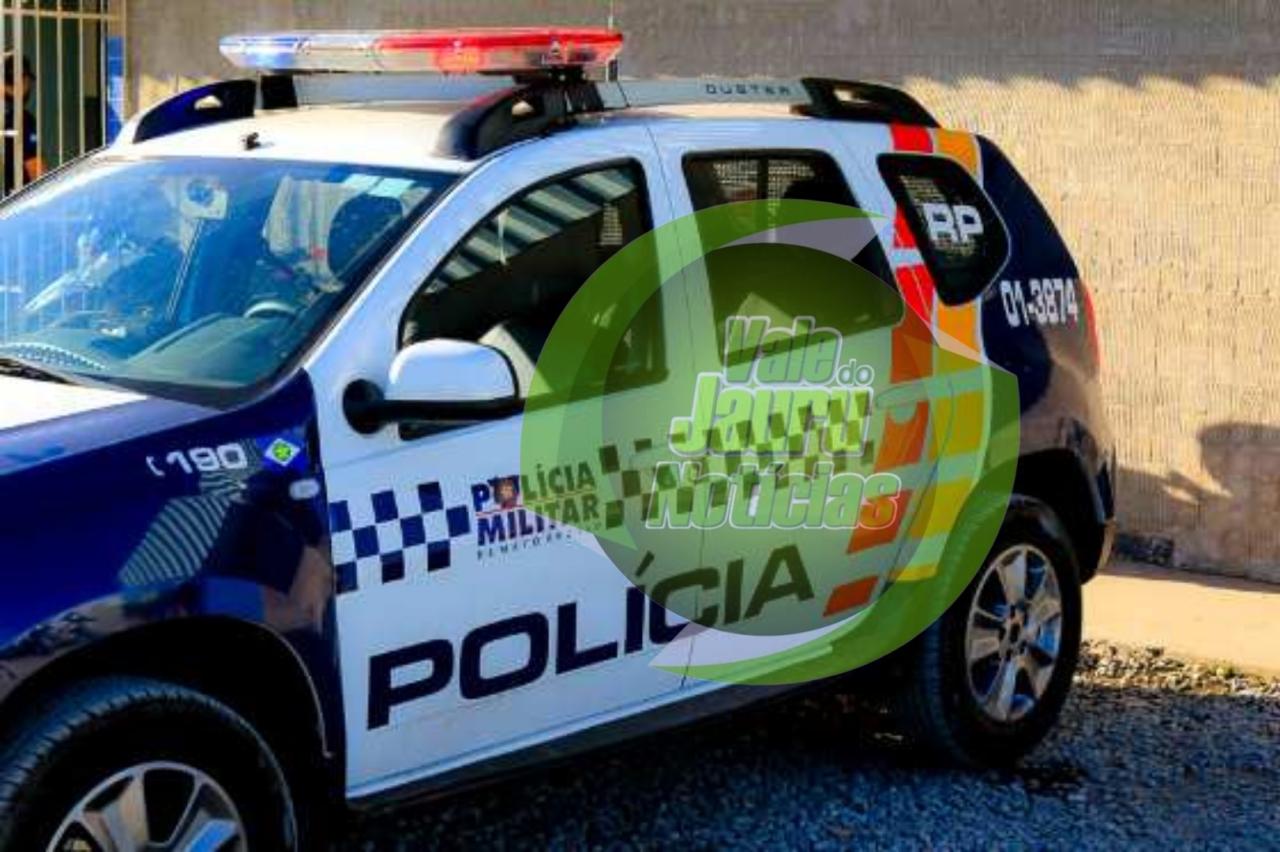 Garota de 15 anos  salta de carro em movimento para fugir de agressão do padrasto